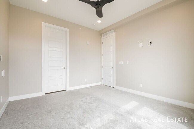 Photo - 2121 N Marion St