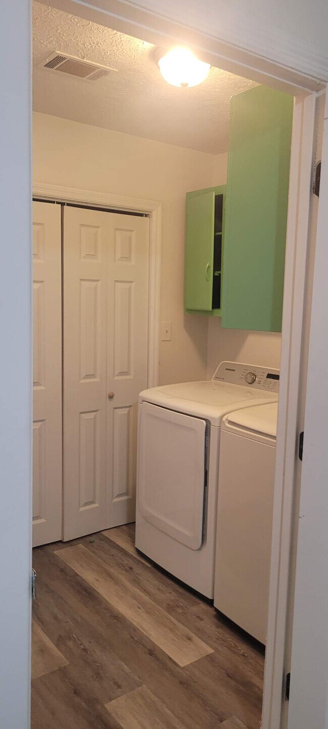 Photo - 230 Suzanne Dr