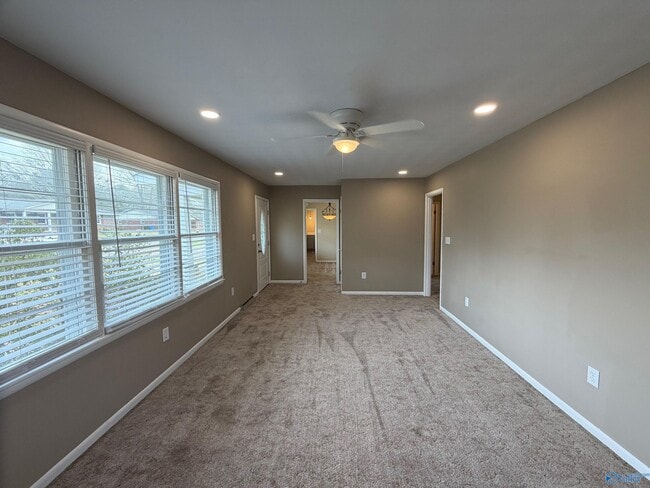 Photo - 900 Barclift St NW