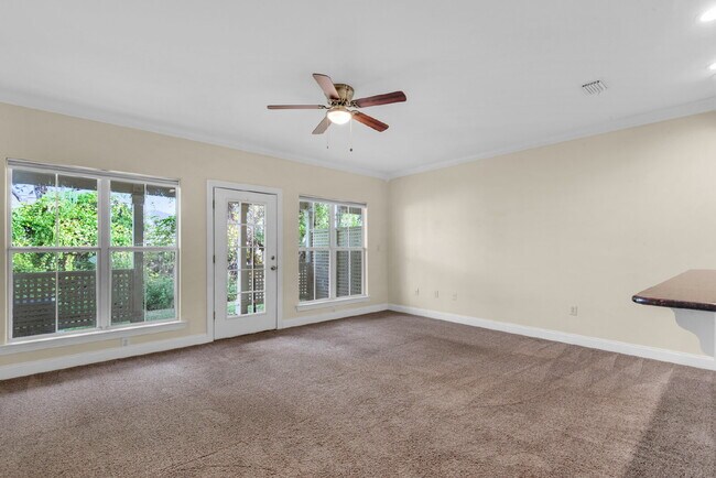 Photo - "Charming 3-Bedroom Townhouse Oasis in Destin!"