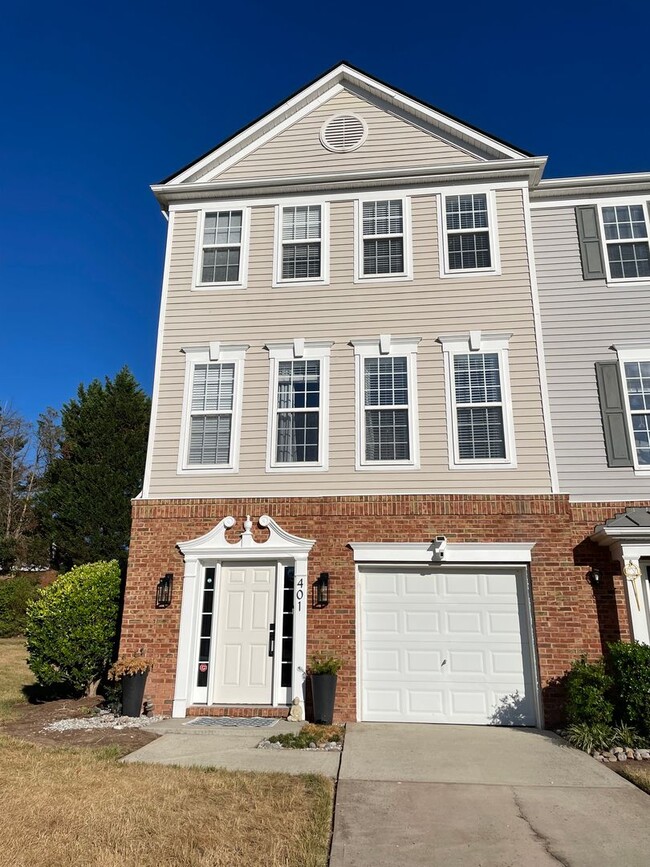 Building Photo - Fantastic Location! Updated 3 bedroom town... Rental