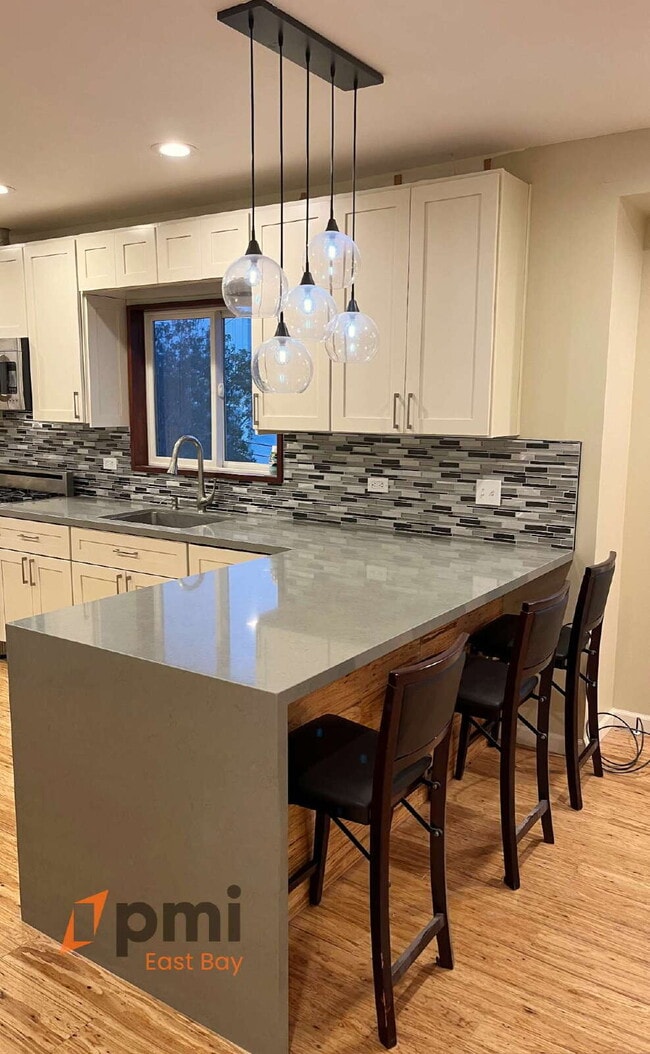 Photo - Modern 2bd/1ba Apartment with View Unidad C