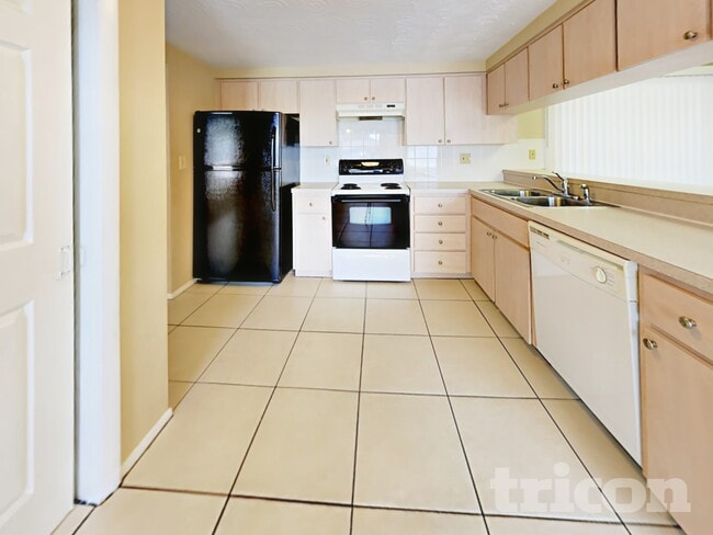 3327 Seffner Dr