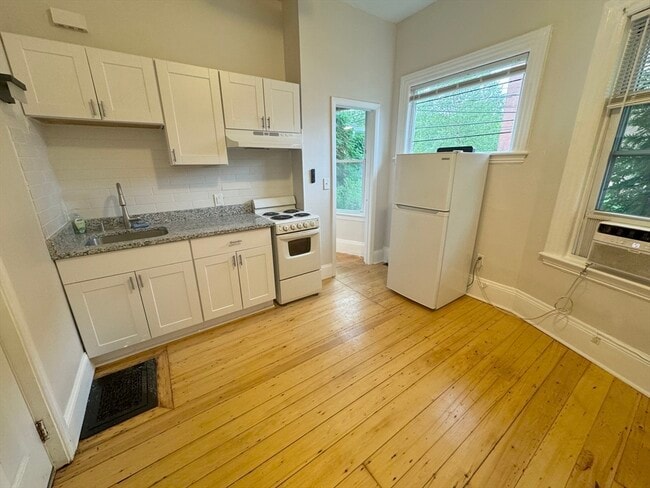 Building Photo - 28 Academy Hill Rd Unit 1F