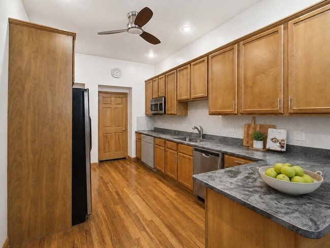 Photo - 2452 W Arthington St Unit 1