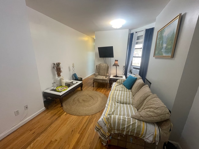 Photo - 15 E 131st St Unidad 15 East 131 street