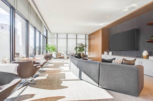 Photo - 343 W Chestnut St