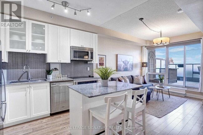 Photo - 9088 Yonge St Unit 306A