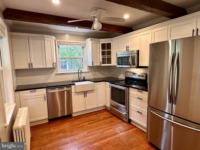 Photo - 110 W 14th St