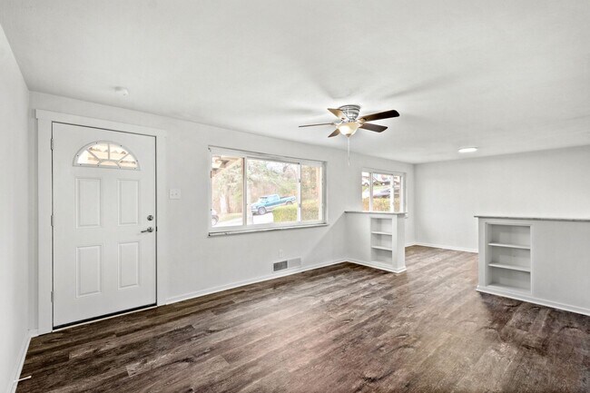 Photo - READY FOR MAY 15TH!! STUNNING & UPDATED 3-BEDROOM IN WHITE OAK!