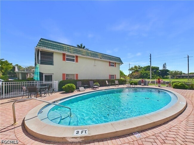 Building Photo - 300 Valley Stream Dr Unit 3D