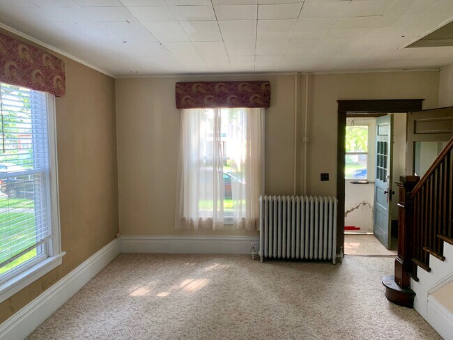 Photo - 206 8th St S