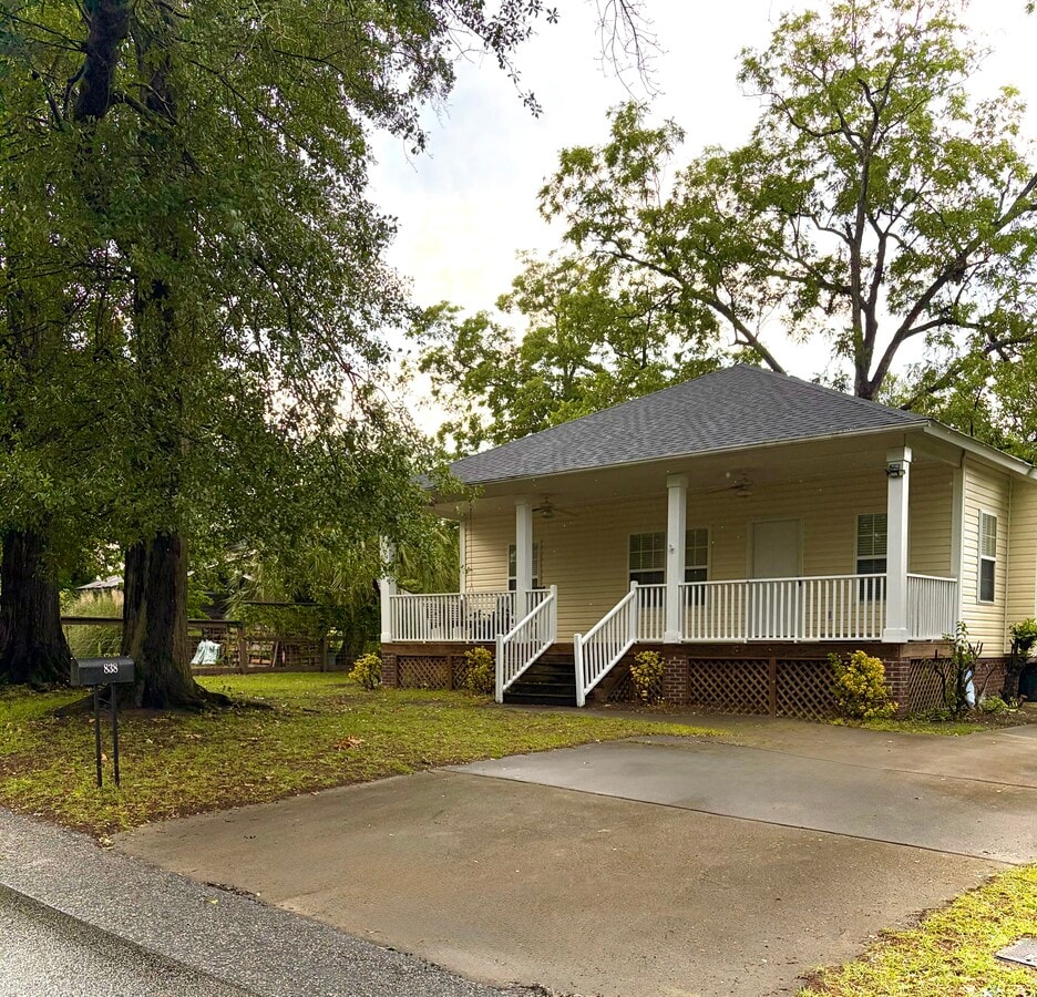 Photo - 838 Augusta St