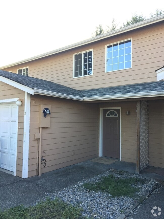 Building Photo - Orting 3bdr 1.5 bath Townhouse w/ garage