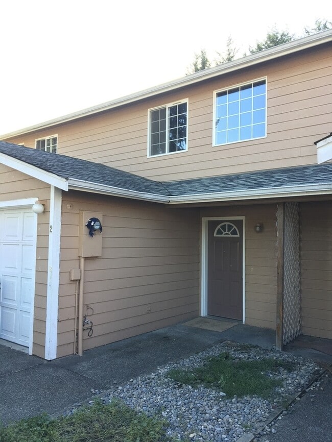 Orting 3bdr 1.5 bath Townhouse w/ garage - Orting 3bdr 1.5 bath Townhouse w/ garage