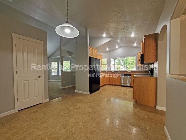 Photo - 575 W Elias St