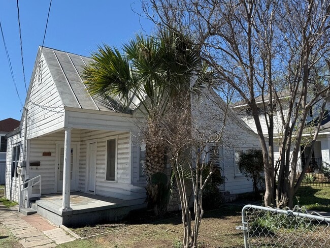 Photo - Renovated 3BR Home w/ Hardwood Floors | Water Included – San Antonio