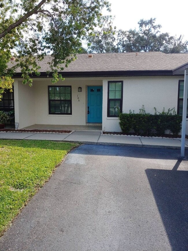 Building Photo - Beautiful 2 bedroom 2 bathroom condo for rent in Dunedin - Heather Ridge North 55+ community! Unit 106
