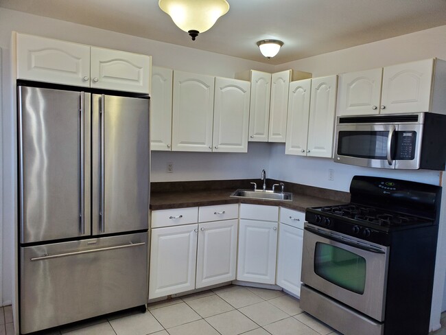 Building Photo - 225 College Dr Unit 225 College Drive