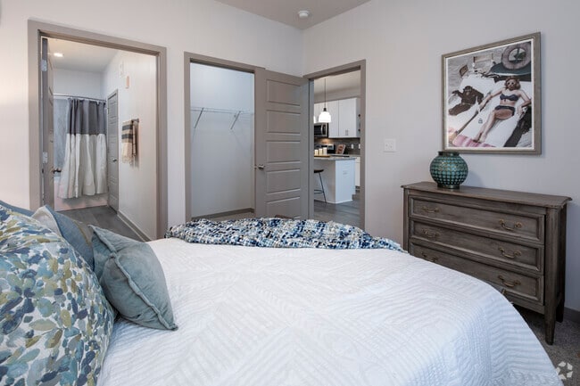 1 bed, 1 bath, 733 sq ft