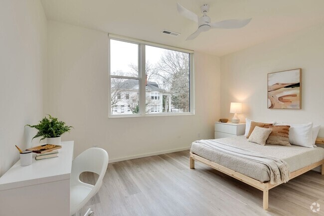 Building Photo - Professional Co-Living - Master Room Renta... Unit 4 Suite C - 232 N Dillard St Rental