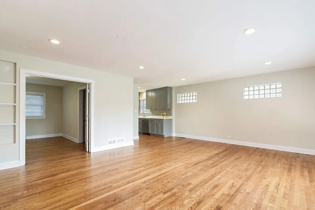 Photo - 143 Thelin Ct