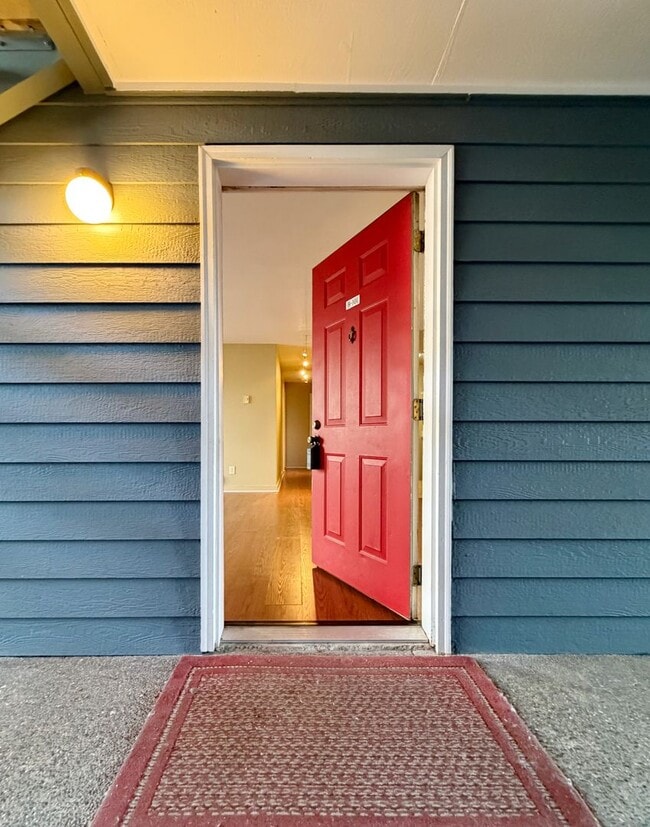 Photo - 16817 Larch Way