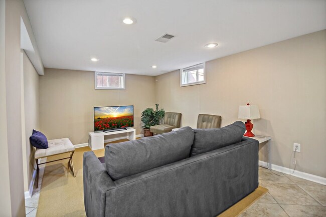 Building Photo - 300 Lawton St Unit ID1395510P