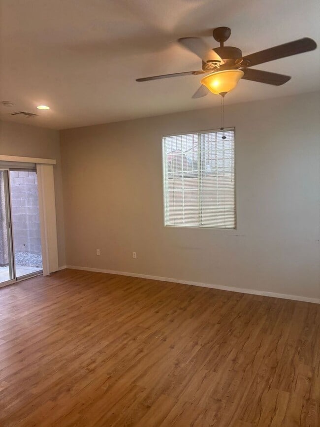 Photo - GREAT TOWNHOME LOCATED IN GATED COMMUNITY!!