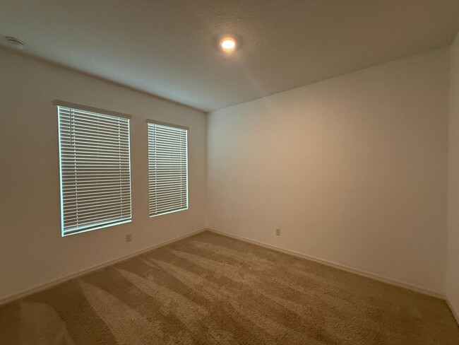 Photo - Available 8/10!! Luxury 3 story townhouse in the heart of Laureate Park
