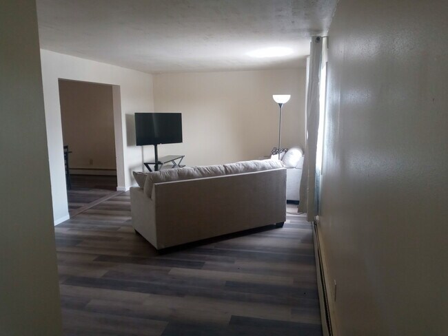 Photo - 380 S Wagon Wheel Dr