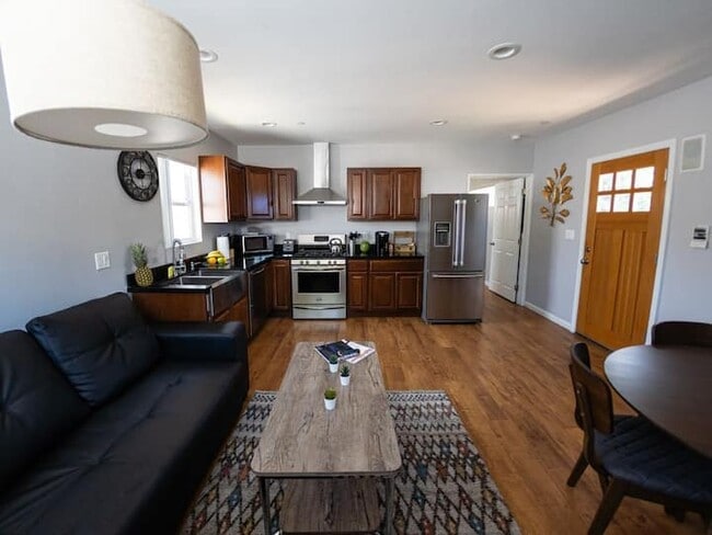 Photo - 10809 Hartsook St