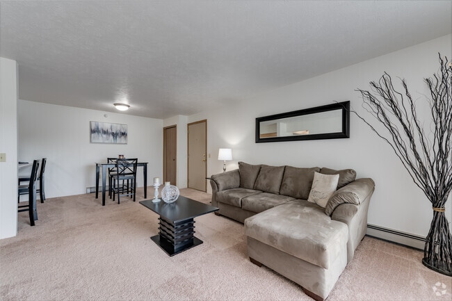 2 BR, 1 BA, 960 SF
