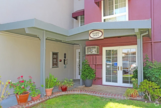 Photo - Palace Apartment Homes