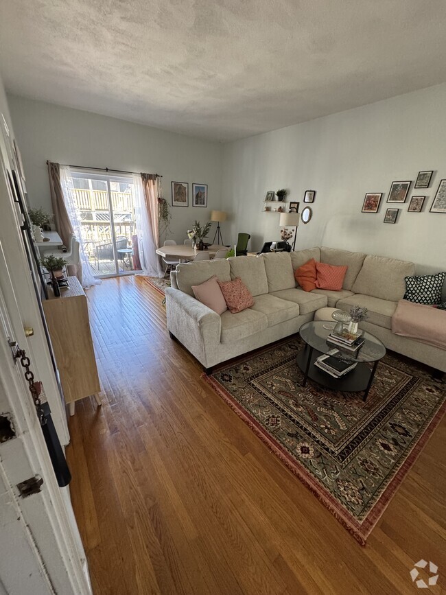 Building Photo - 608 Dorchester Ave Unit 2 Rental