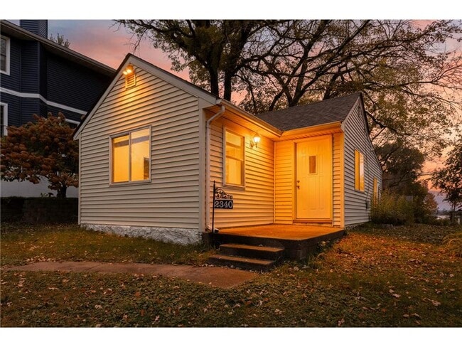 Building Photo - 2340 Ives Ln N