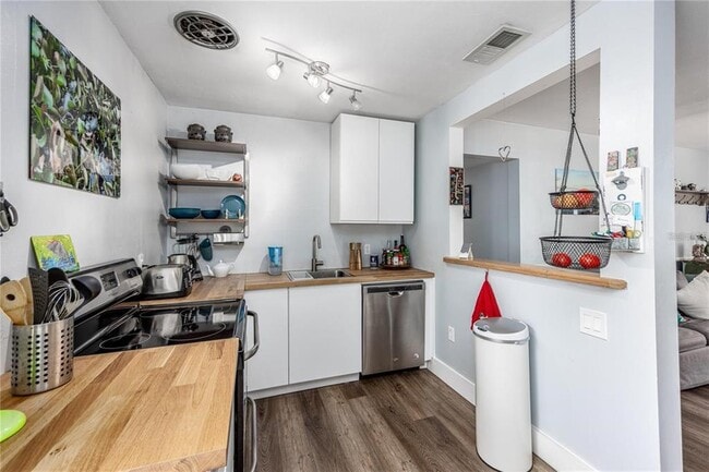 Photo - 601 NW 34th Ter