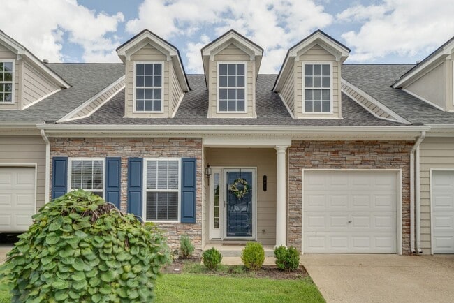 Building Photo - Beautiful 2-Bed, 2.5-Bath Townhouse in Har...