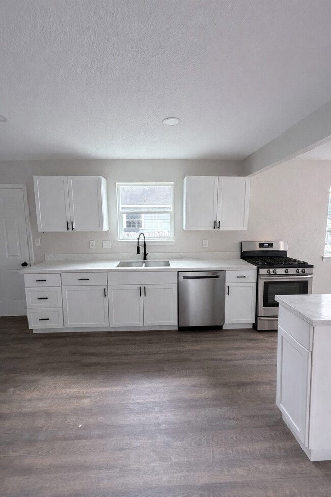 Photo - 2915 Creston Dr