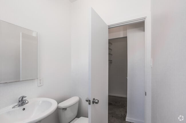 1BR, 1BA - 526-643 SF