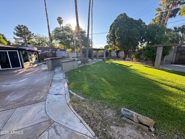 Photo - 4613 E Vernon Ave