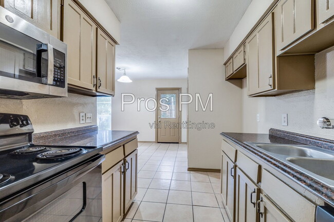 Photo - 7117 Edinburg Dr