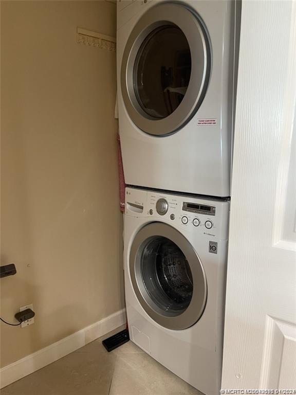 Building Photo - 264 NE Edgewater Dr Unit 102