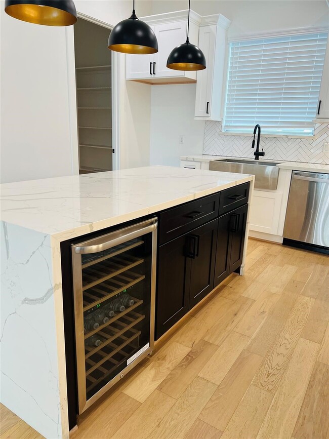 Photo - 1103 W 15th 1/2 St