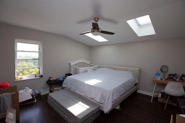 Totally revoated Duplex in heart of Pilsen! - Totally revoated Duplex in heart of Pilsen! Unit 3F