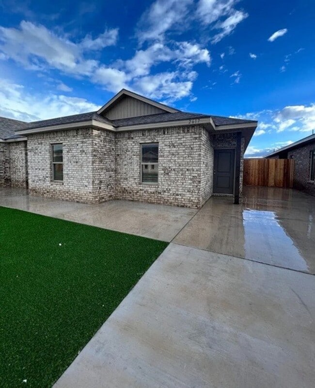 Building Photo - Escape the Ordinary in Viridian Townhomes!