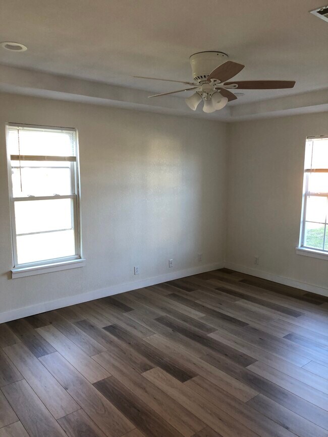 813 Fillmore St Rental House Rental in Mcgregor, TX