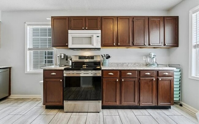 215 Old Oak Rd