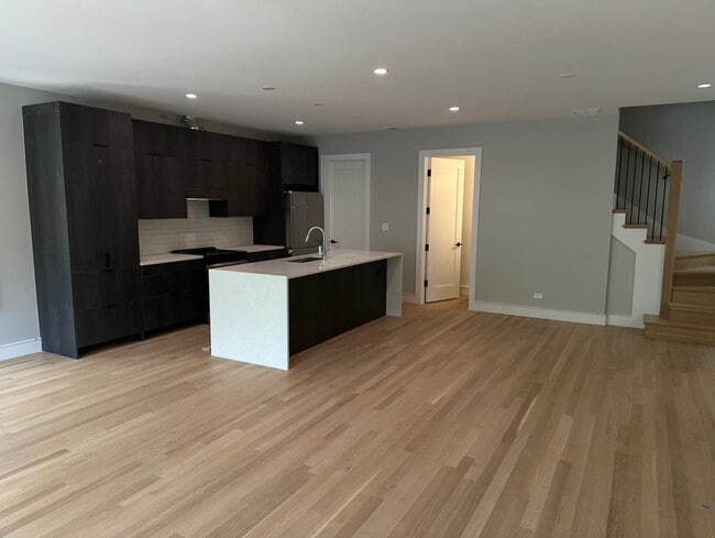 Photo - 4243 N Damen Ave