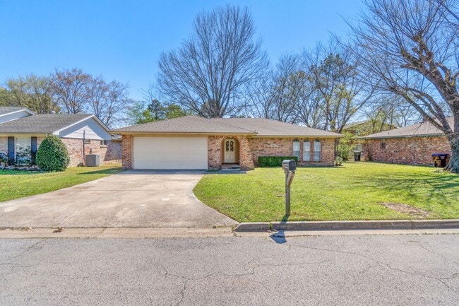 Building Photo - 8208 Mark Ln